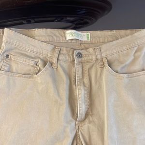 Mens Color Beige Wrangler Straight Fit. Size 34 x 32